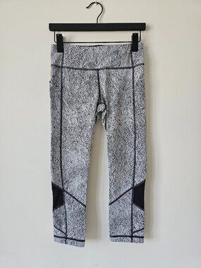 LULULEMON PLSJ/BLK Black White Luxtreme Pace Rival Crop Pants Size 6